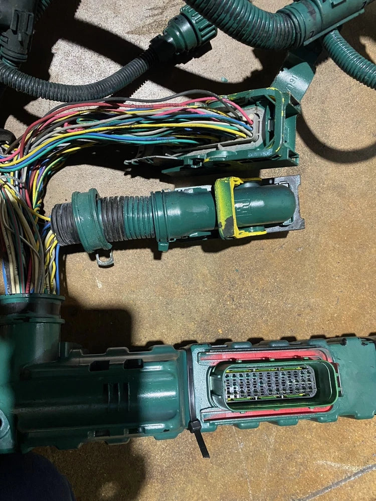 OEM Volvo D13 Diesel Engine Wiring Harness 22003052