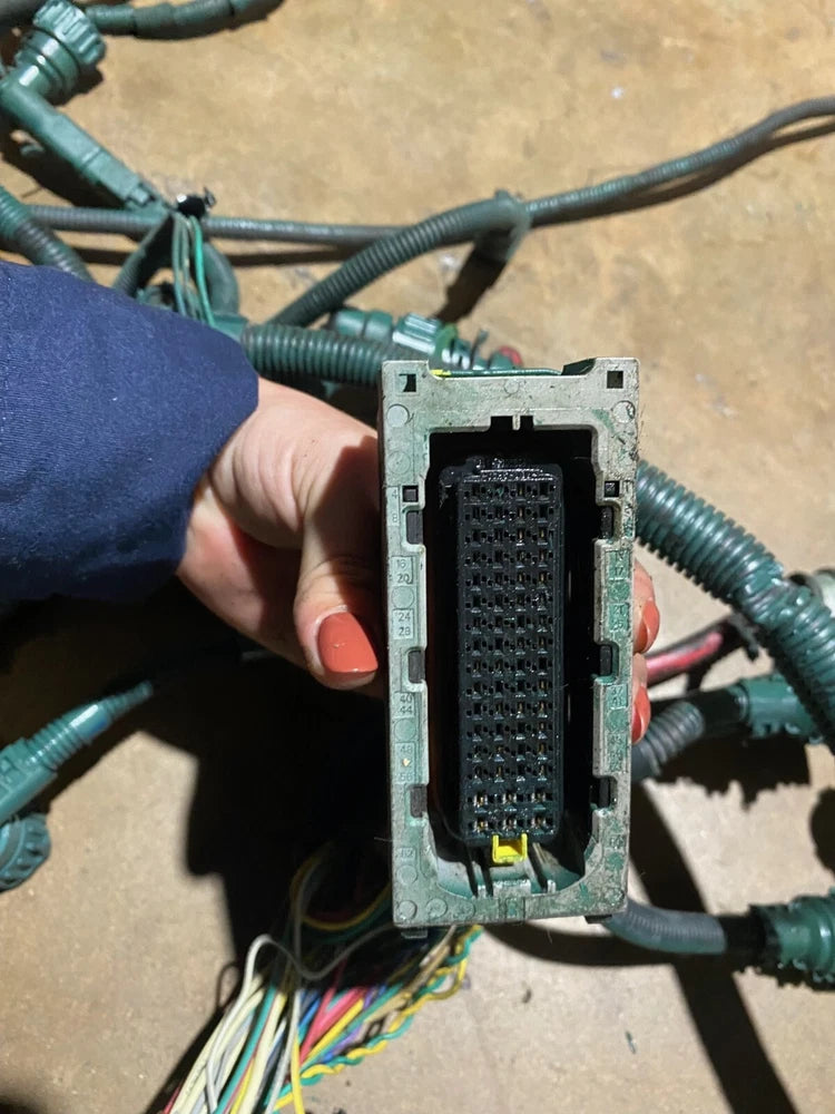 OEM Volvo D13 Diesel Engine Wiring Harness 22003052