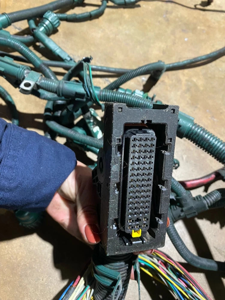 OEM Volvo D13 Diesel Engine Wiring Harness 22003052