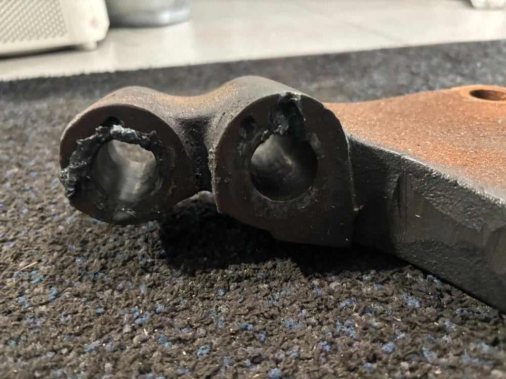 OEM Volvo Engine Mount for Cummins ISX15 Diesel Engine 20742026