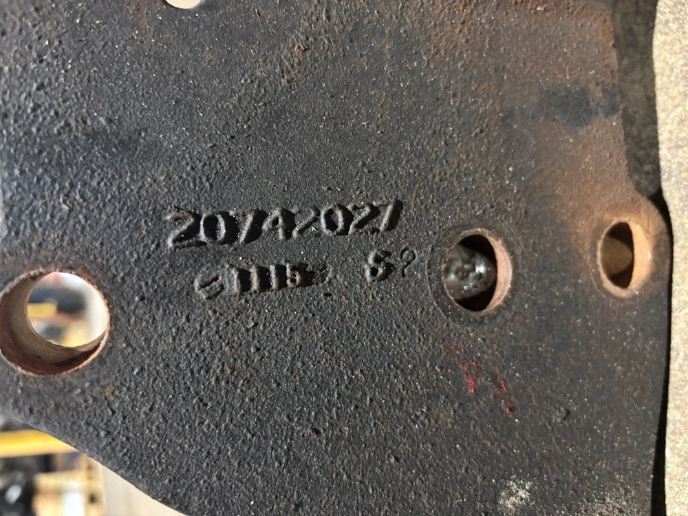 OEM Volvo Engine Mount for Cummins ISX15 Diesel Engine 20742027