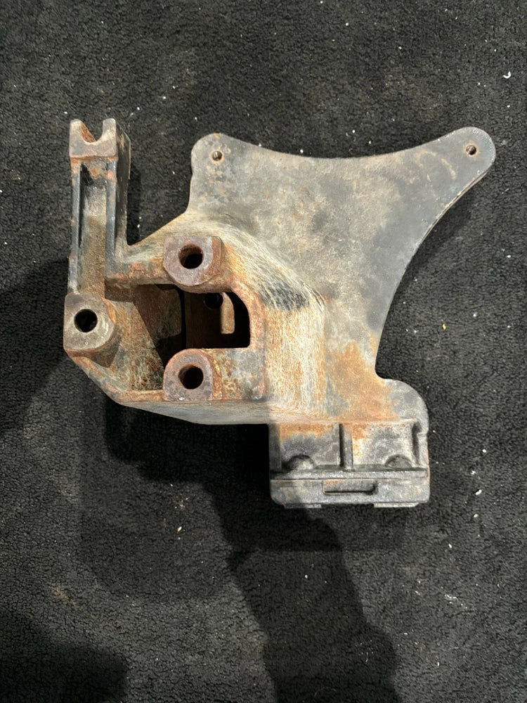 OEM Volvo Mounting Bracket for Cummins ISX Diesel Engine 20754966
