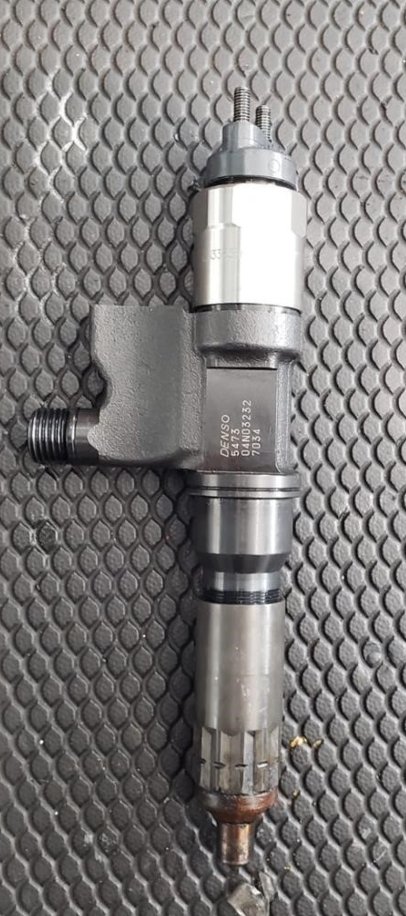 Isuzu 4HK1 OEM Diesel Engine Denso Fuel Injectors 5471 5473 5472 7034 7033 8973297032