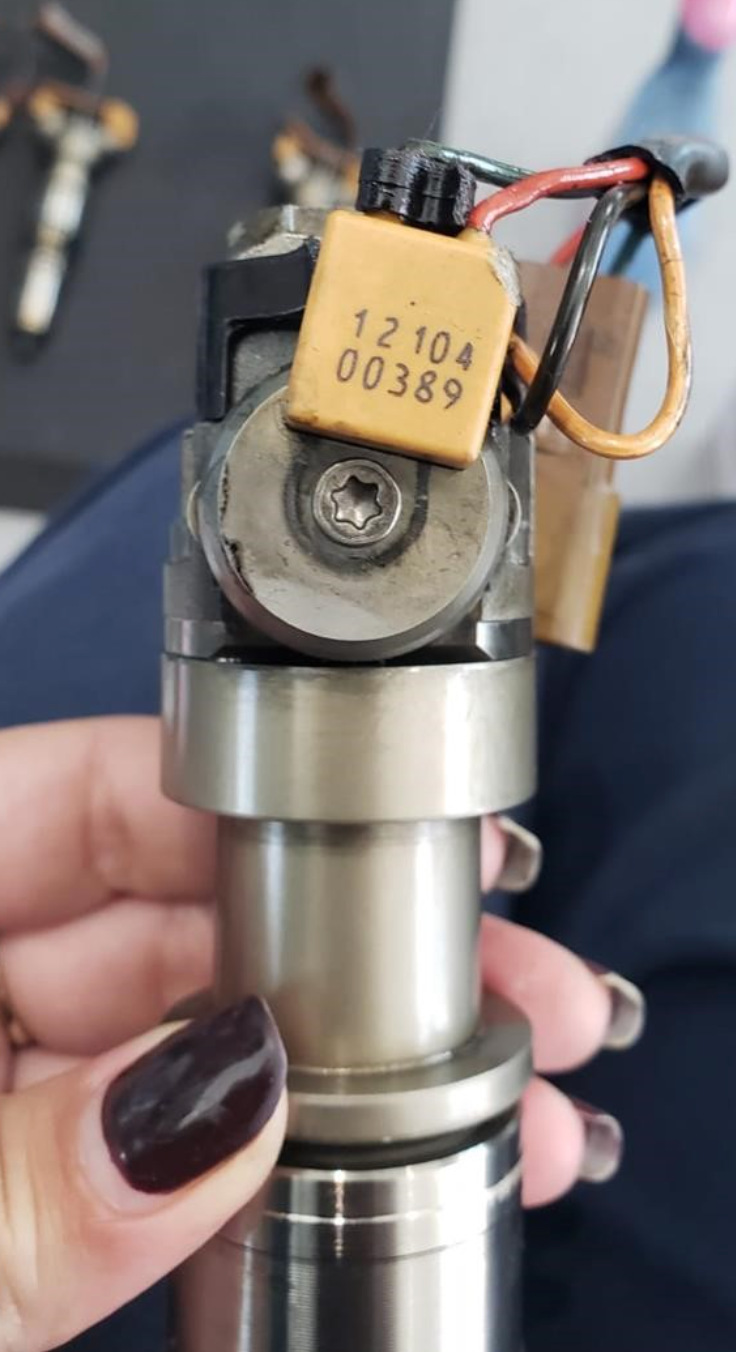 International DT466E Diesel Engine Fuel Injector, 1842577C93