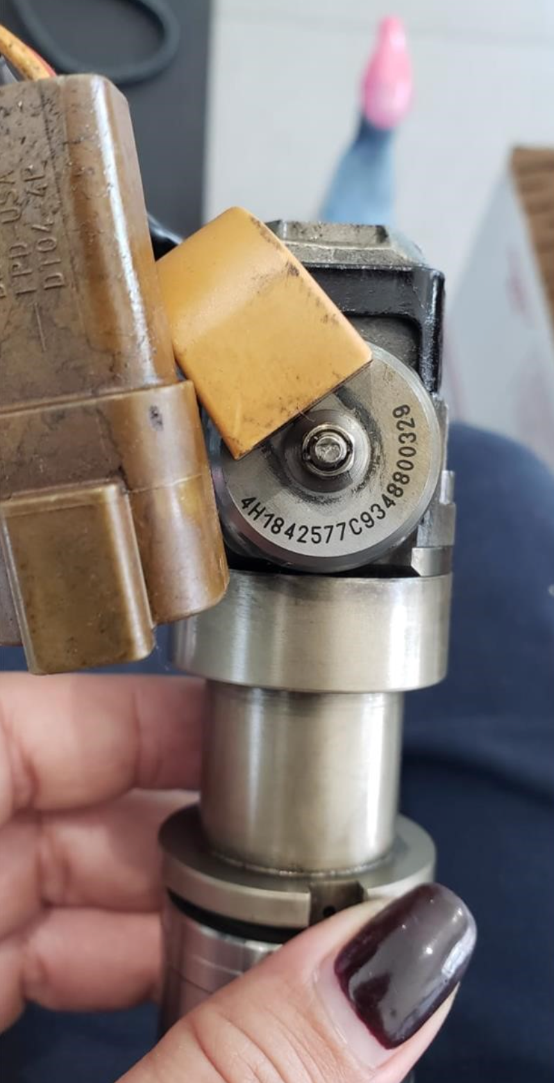 International DT466E Diesel Engine Fuel Injector, 1842577C93