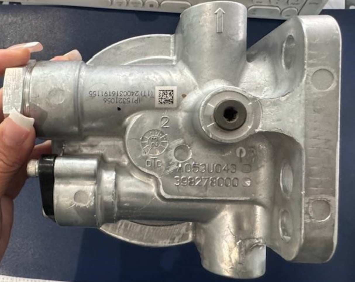 Cummins OEM Fleetguard FS1098 Fuel Filter with Fuel Filter Head 5319680 5321056