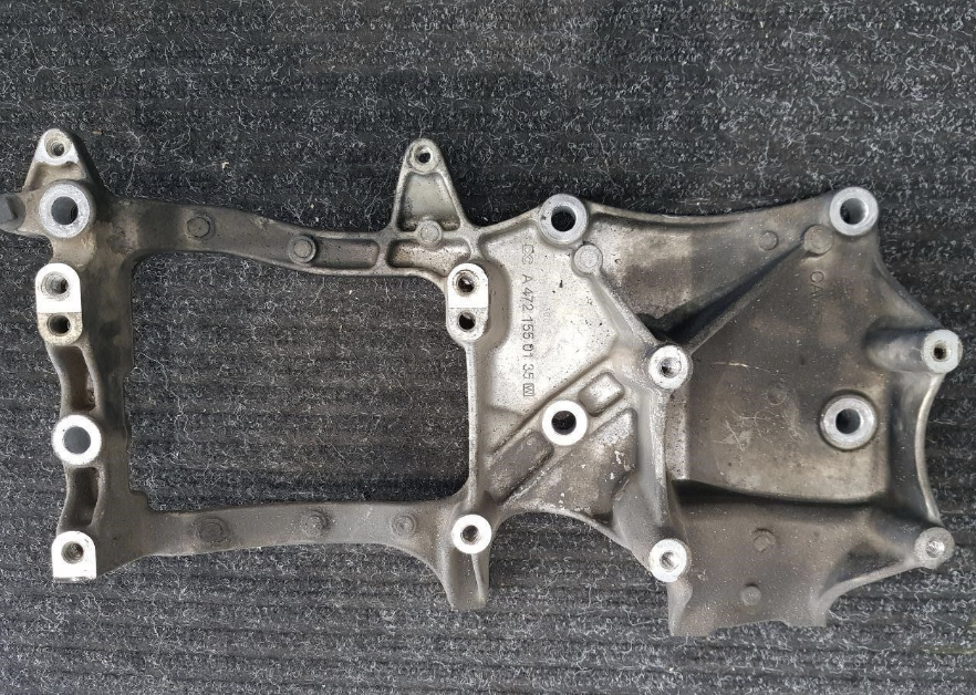 Detroit DD15 OEM Diesel Engine Alternator Mount A4721550135