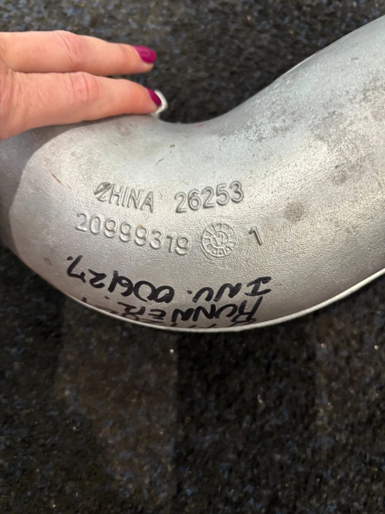 Volvo OEM Air Inlet Pipe Intake Manifold 20999319