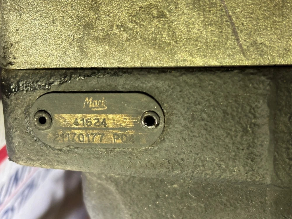 Wabco Twin Cylinder Air Brake Compressor for Mack & Volvo 21170177, 9125420020