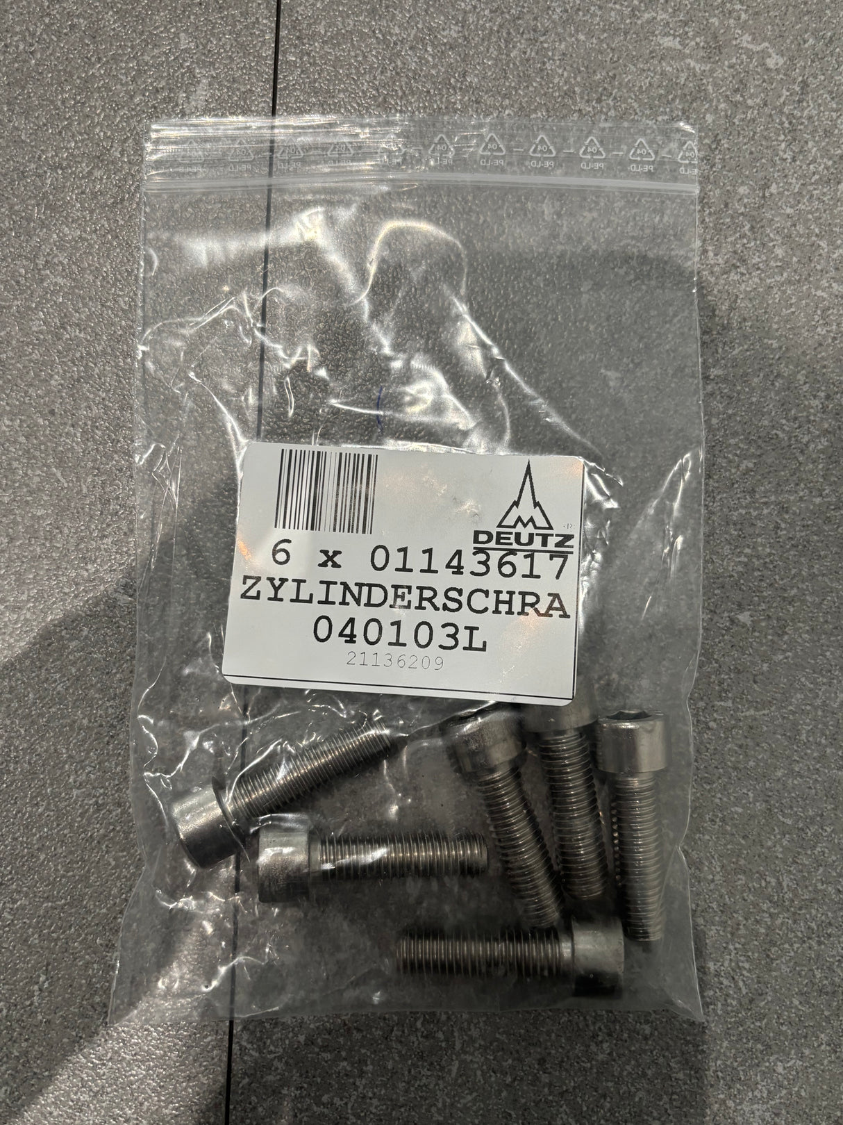 Deutz OEM Cylindrical Head Bolts 01143617