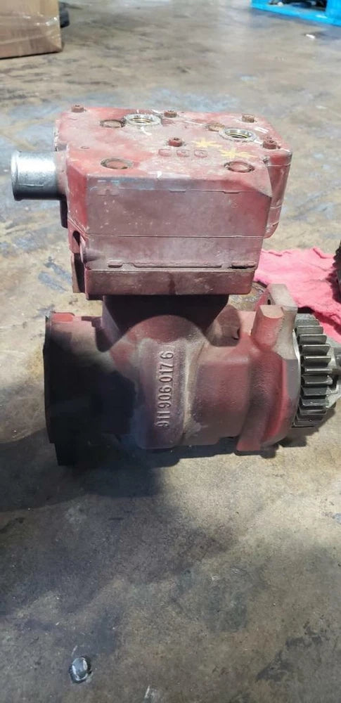 CORE Wabco Air Compressor off Cummins ISX15 Diesel Engine, 3689649