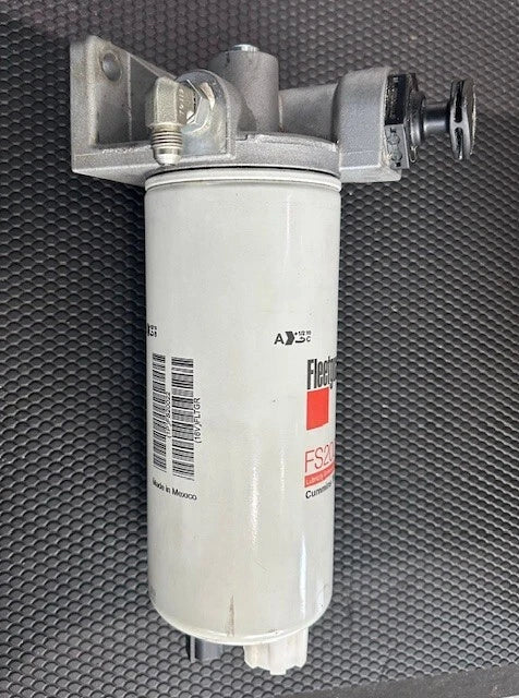 Cummins Fleetguard FS20022 Fuel Filter with Fuel Filter Head 3978133, 3978134