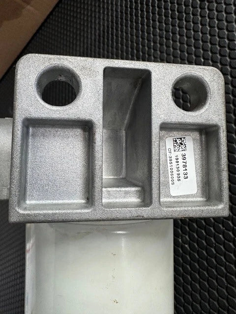 Cummins Fleetguard FS20022 Fuel Filter with Fuel Filter Head 3978133, 3978134