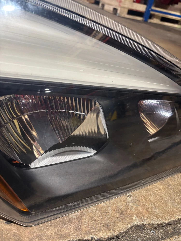 Freightliner OEM RH Headlight Assembly A66-01405-005 A66-01512-005