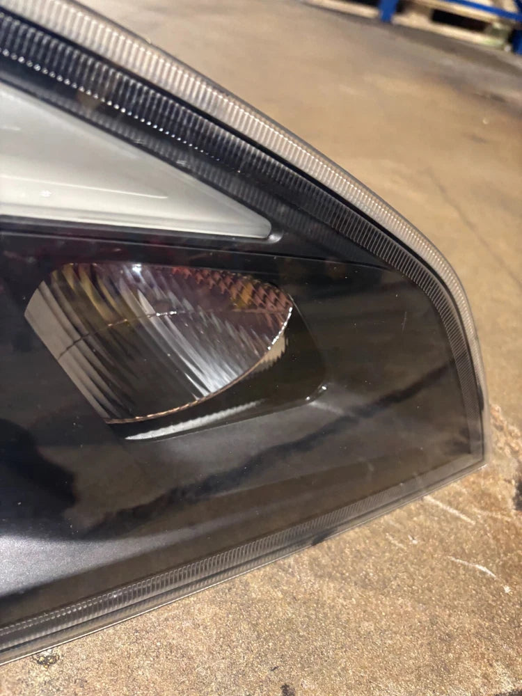 Freightliner OEM RH Headlight Assembly A66-01405-005 A66-01512-005