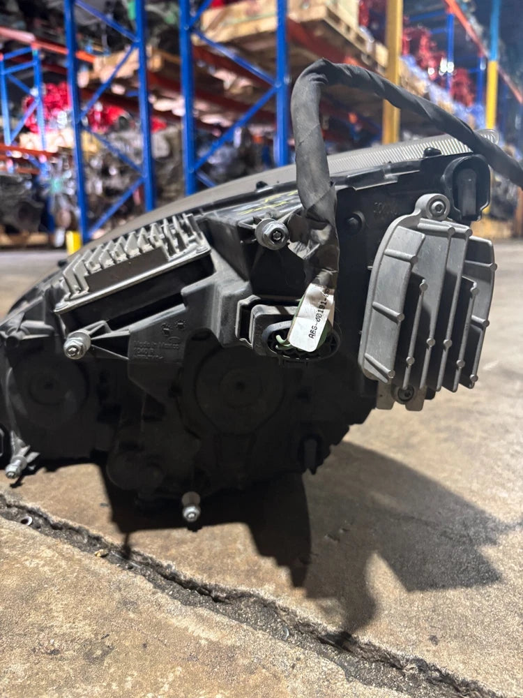 Freightliner OEM RH Headlight Assembly A66-01405-005 A66-01512-005