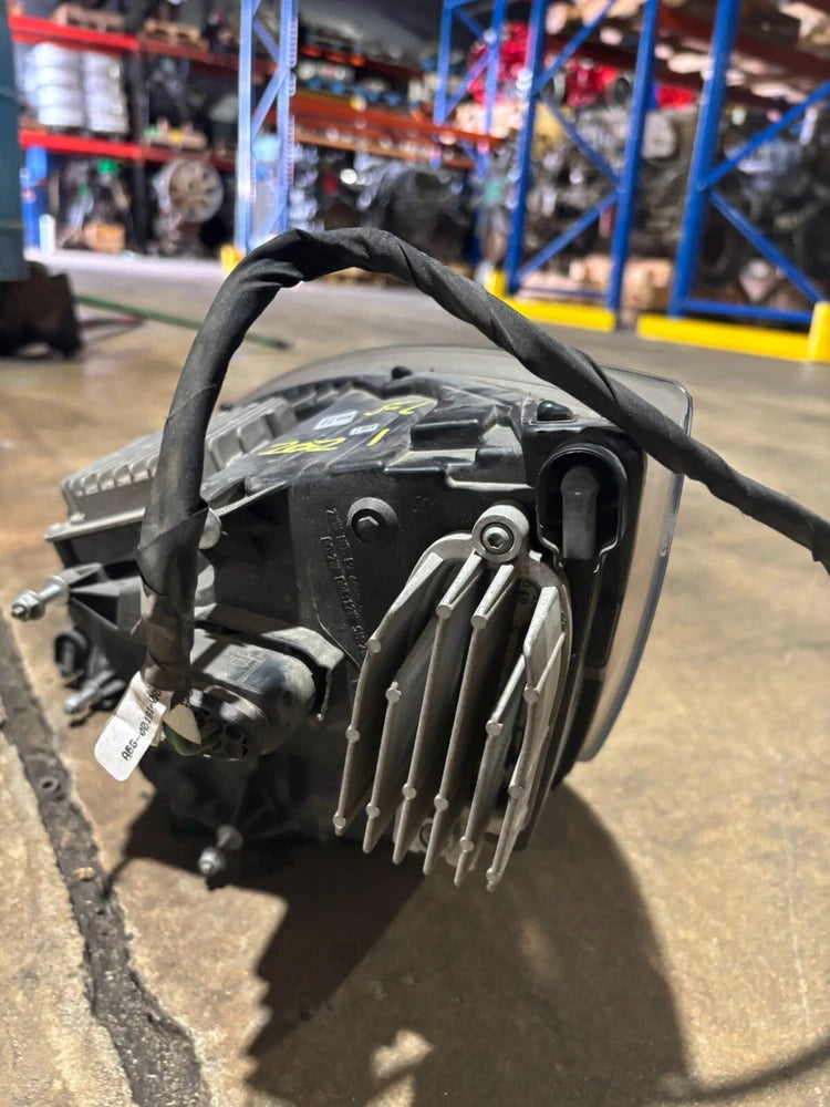 Freightliner OEM RH Headlight Assembly A66-01405-005 A66-01512-005