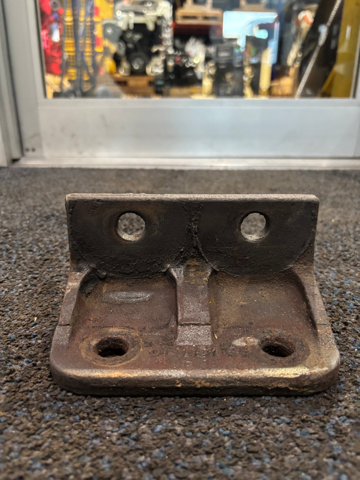 Caterpillar 3406 Rear Engine Mount Bracket Freightliner 01-15189 01-20140-000