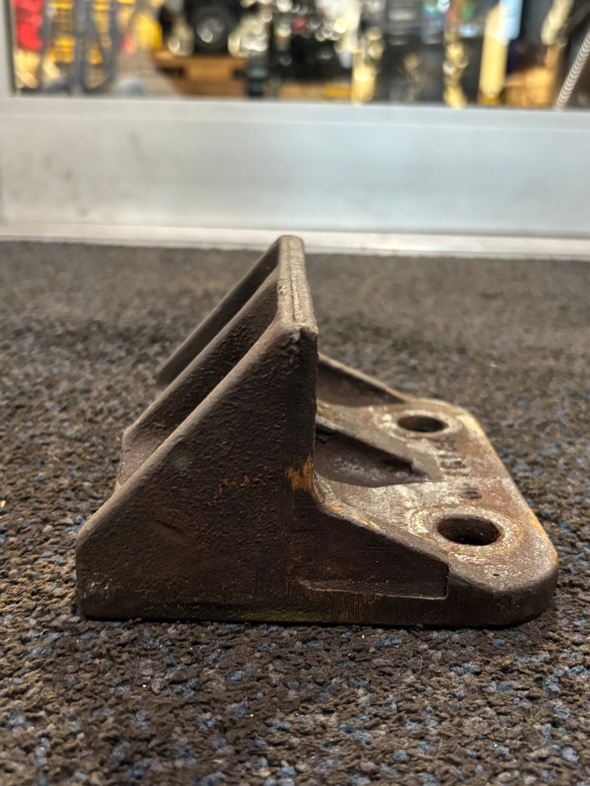 Caterpillar 3406 Rear Engine Mount Bracket Freightliner 01-15189 01-20140-000