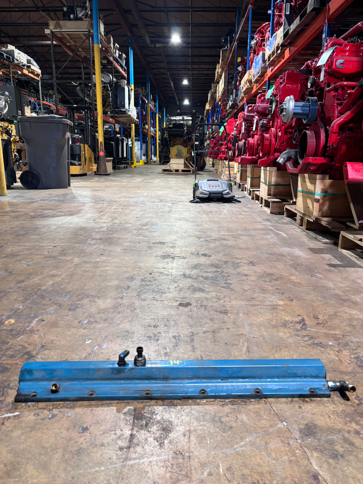 International dt466e diesel engine oil and fuel rail
