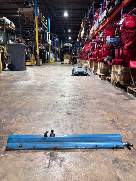 International dt466e diesel engine oil and fuel rail