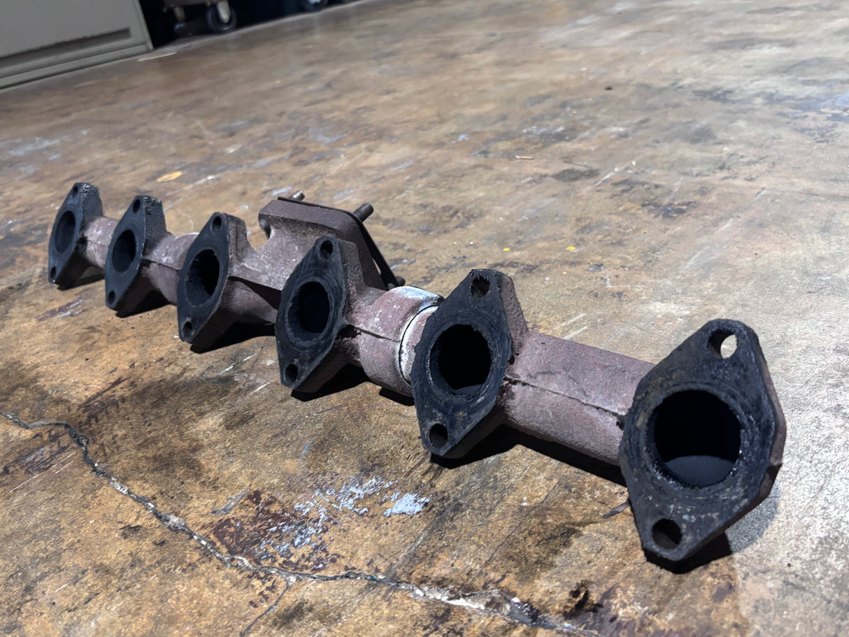 International dt466e engine exhaust manifold 1814149c2 181561c3