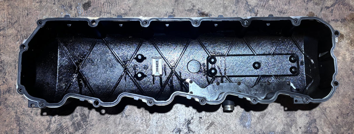 Paccar MX-13 Diesel Engine Valve Cover 1885471