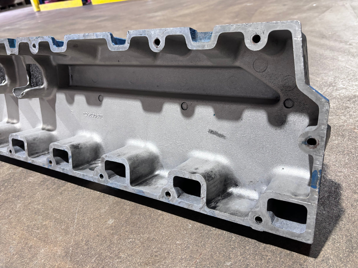 International DT466E DT530E Diesel Engine Valve Cover 1830625C1