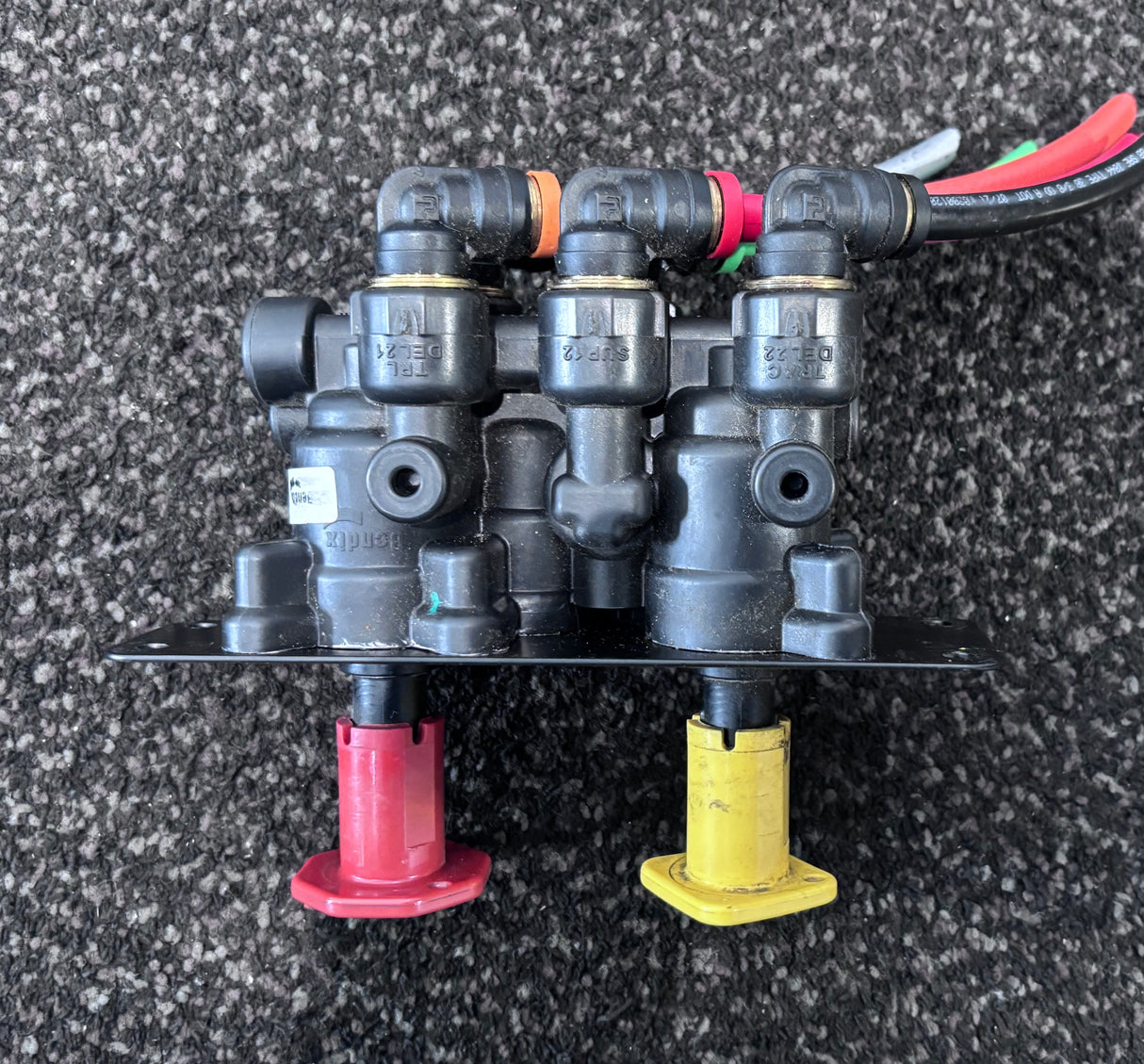 Bendix MV3 Air Brake Valve 501830