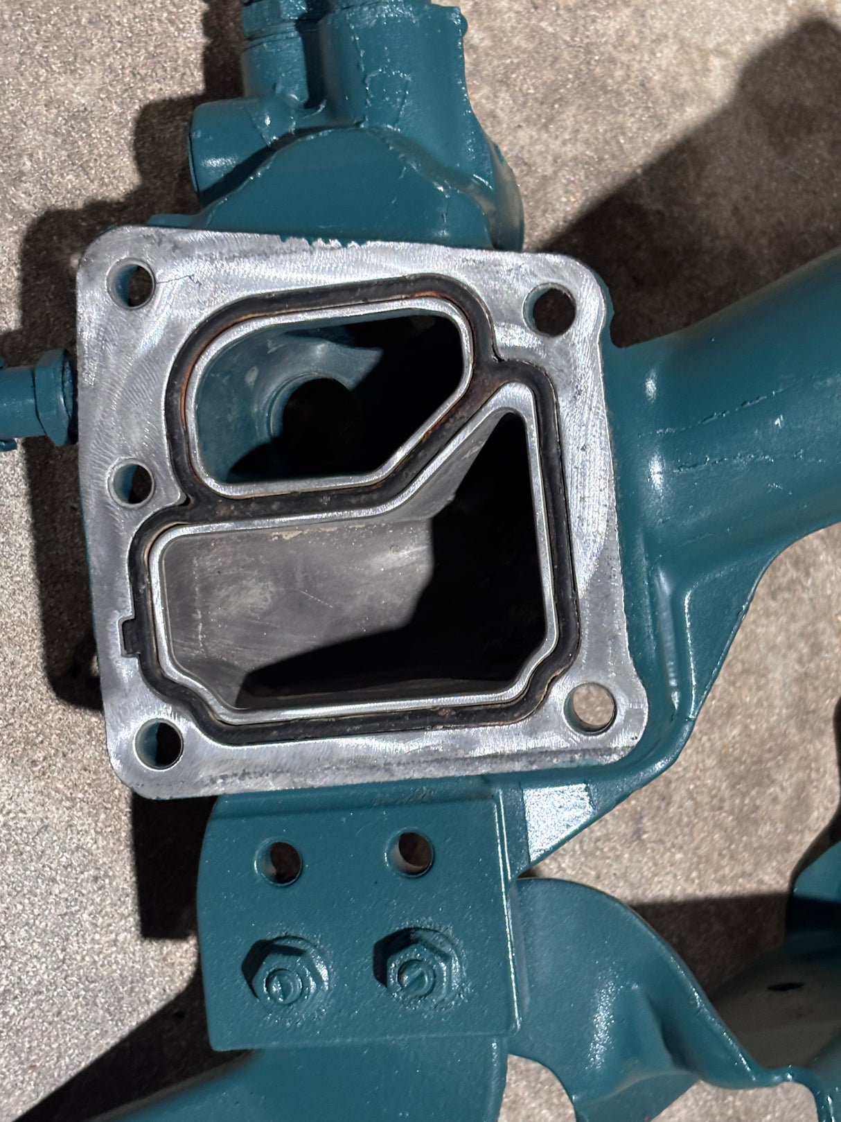 Volvo D13 Mack MP8 Diesel Engine Water Manifold with Brackets 21394448 21337112