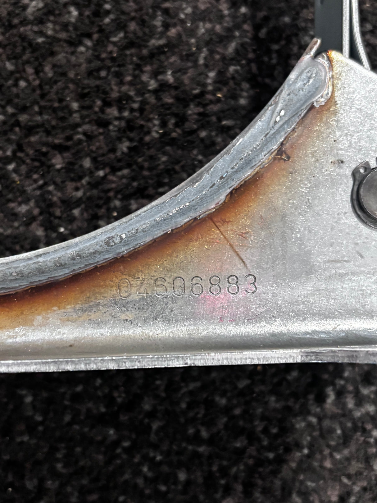 Deutz Exhaust Pipe Holder 04606883