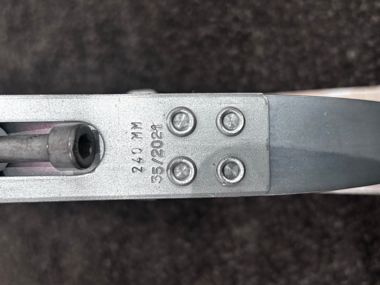 Deutz Exhaust Pipe Holder 04606883