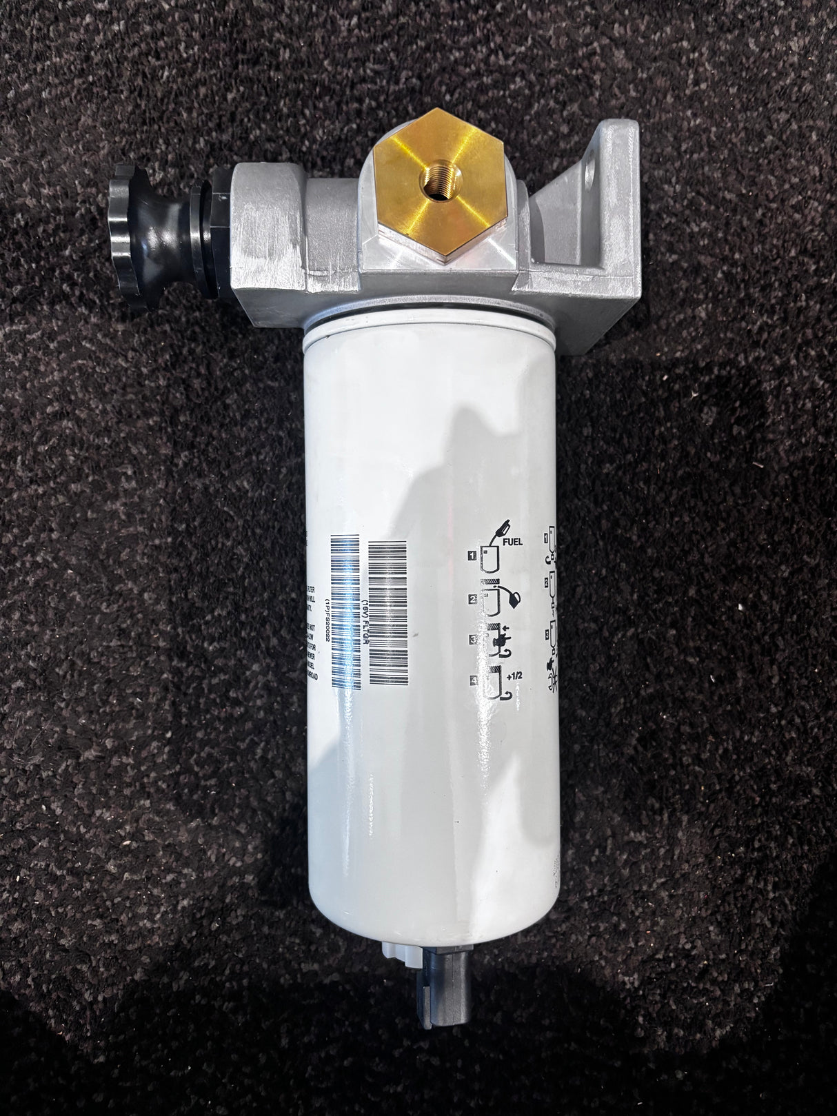 Cummins Fleetguard FS20022 Fuel Filter with filter head 3978134 3978133