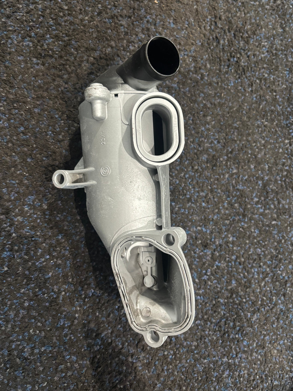 Mercedes Benz MBE4000 Diesel Engine Breather A0000189035