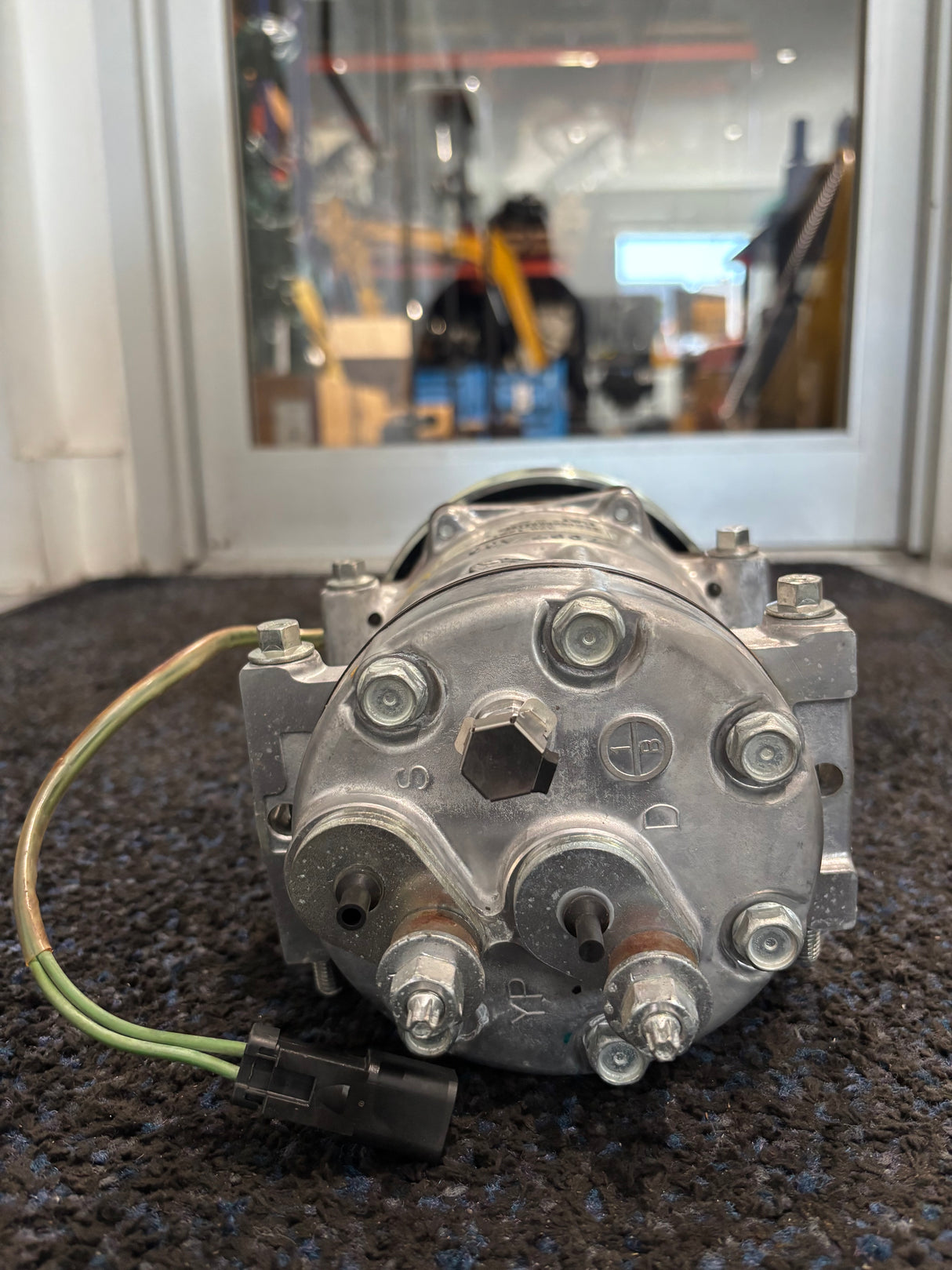 Caterpillar OEM 4132 24V A/C Compressor 320-1291 3201291