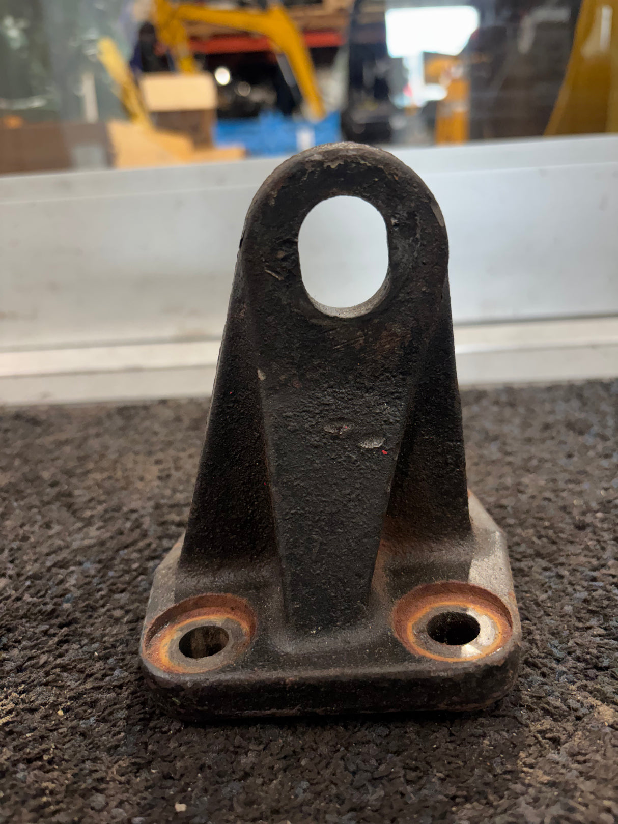 Freightliner M2 LH Rear Motor Mount 01-30509-000