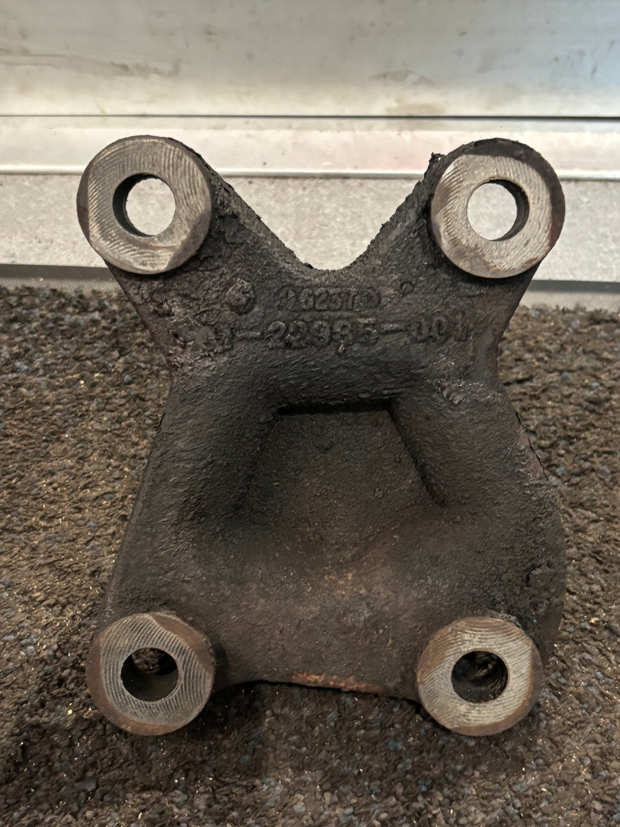 Detroit Series 60 14.0L Diesel Engine Rear Engine Motor Mount 01-22935-001