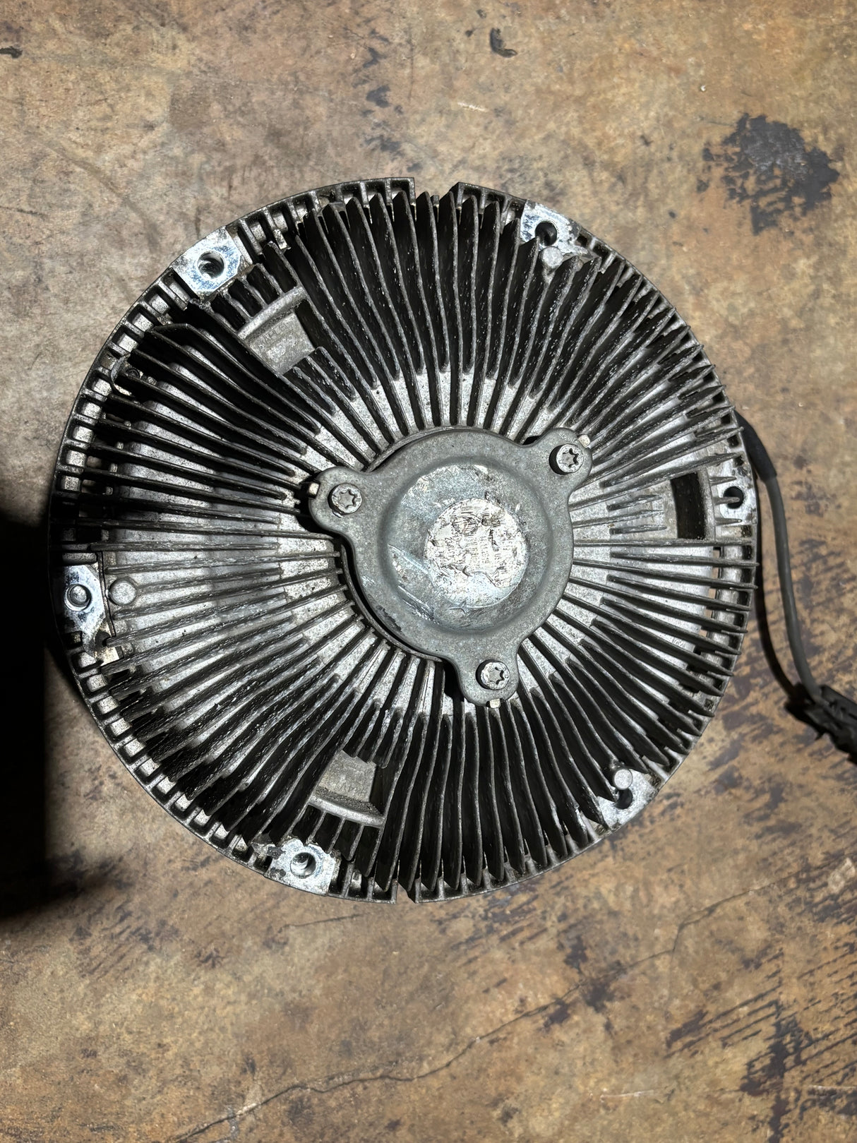 BERH Electronic Fan Clutch for Mack Volvo Engine 23585940 85115603 23150080