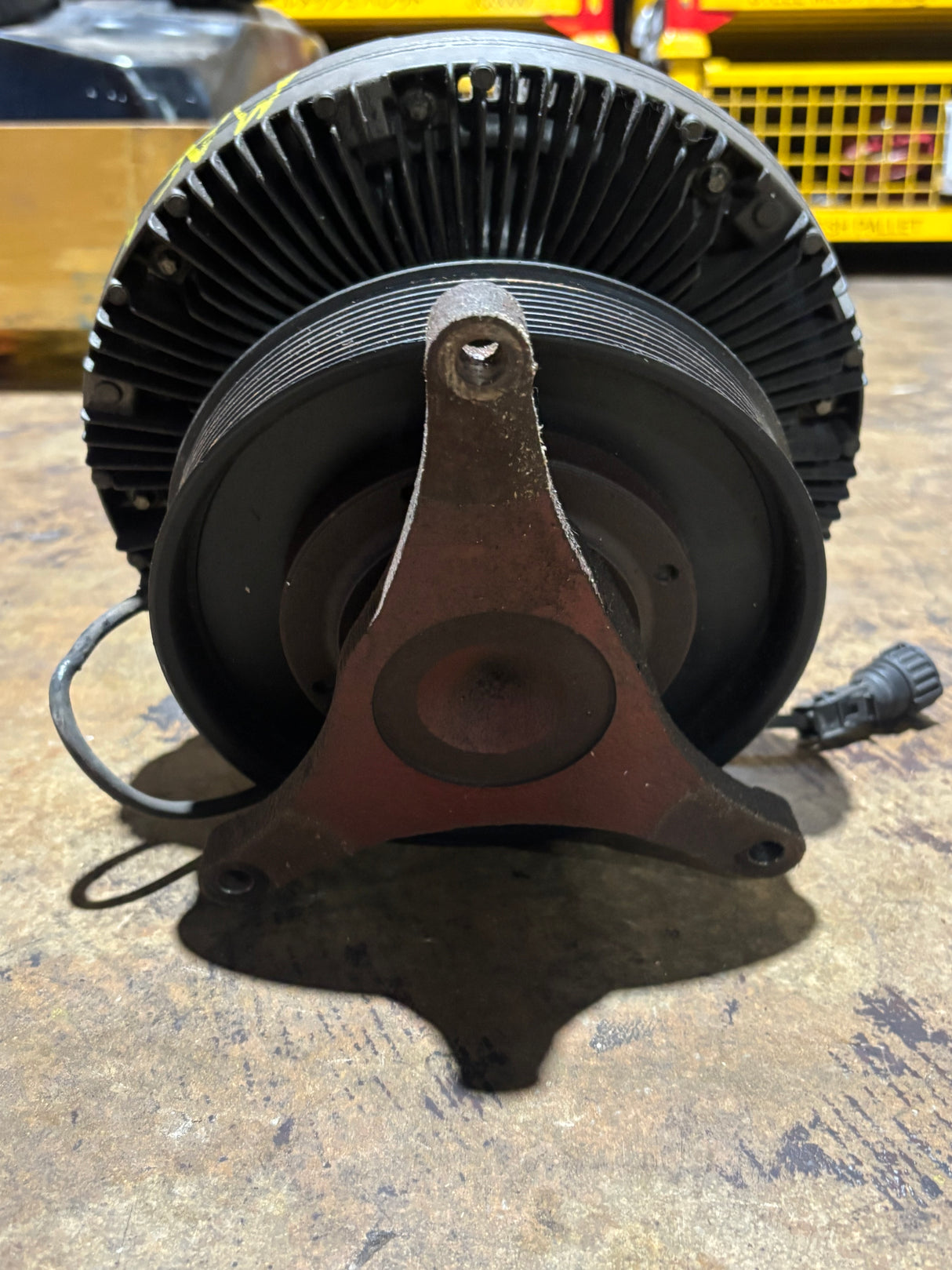 BERH Electronic Fan Clutch for Mack Volvo Engine 23585940 85115603 23150080