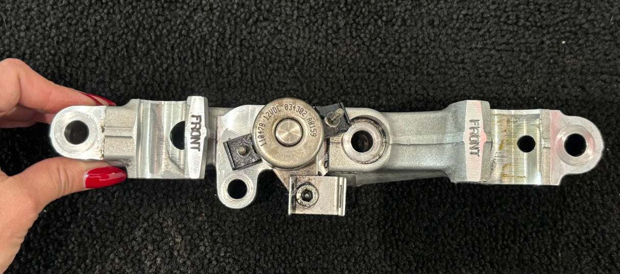 Detroit DD13 OEM Diesel Engine Camshaft Housing Bracket DC47114