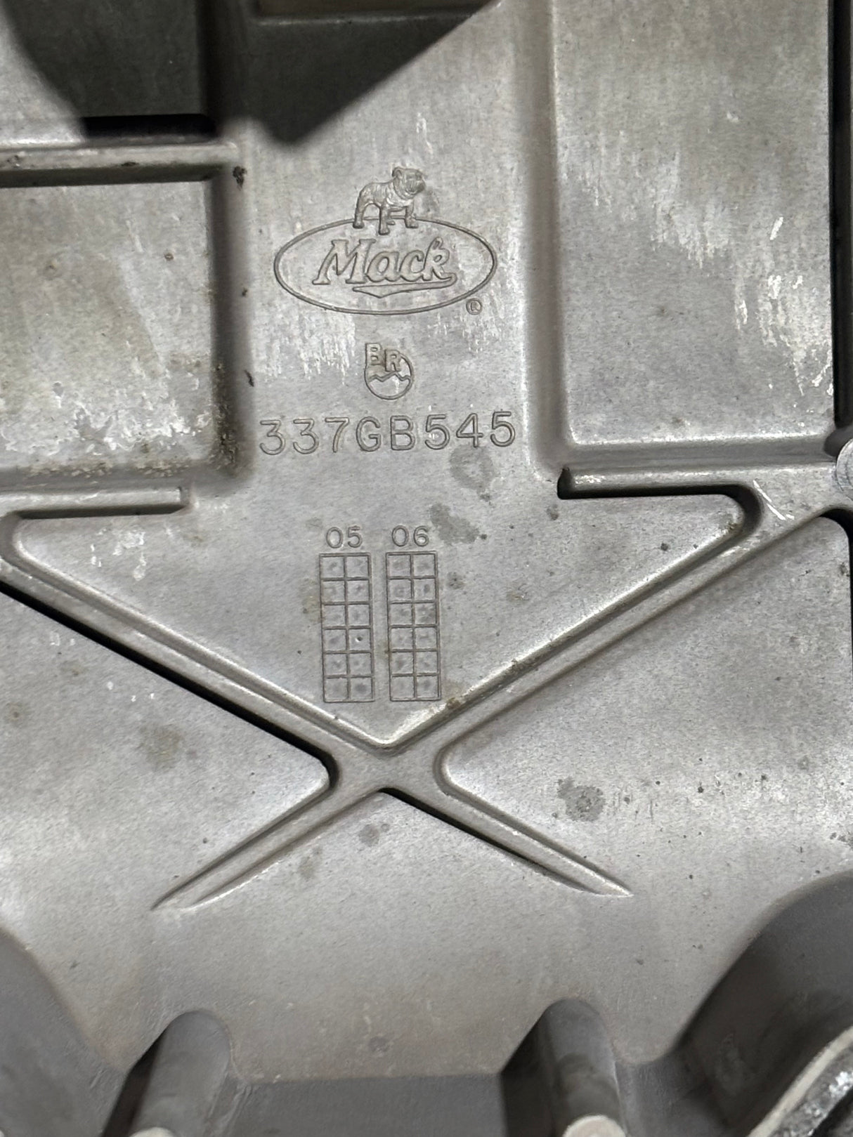 Mack OEM Diesel Engine Valve Cover 337GB545