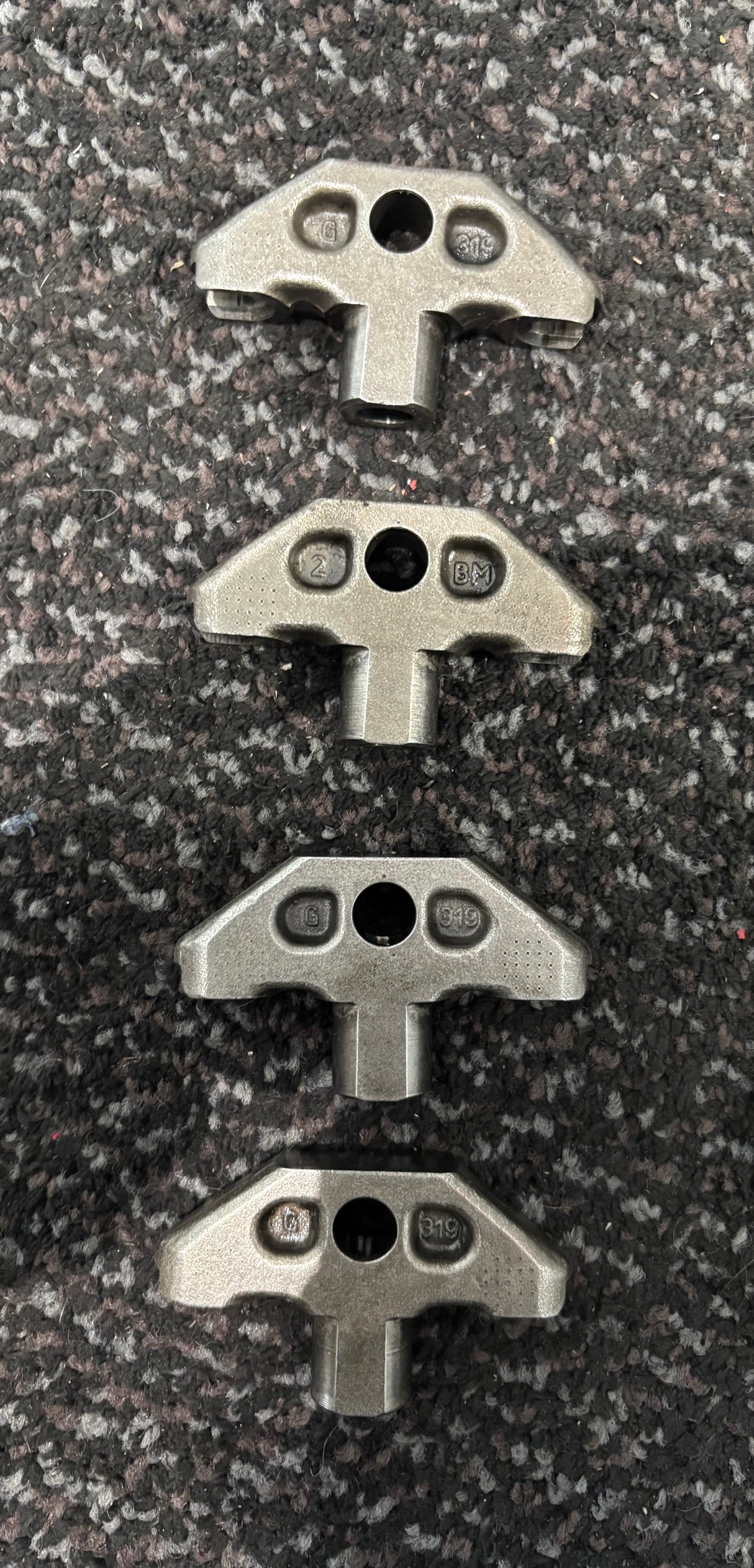 Paccar MX-13 Diesel Engine Head Crosshead Rocker Arm Valve Bridge G319