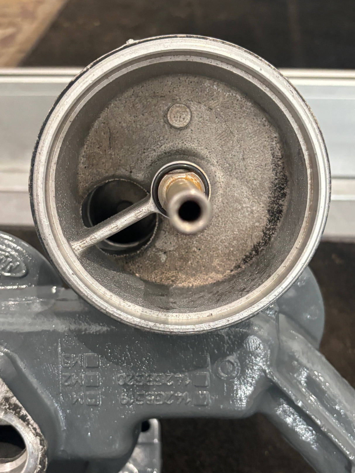 Mack E7 AMI AI Diesel Engine Oil Filter Base 142GB519M