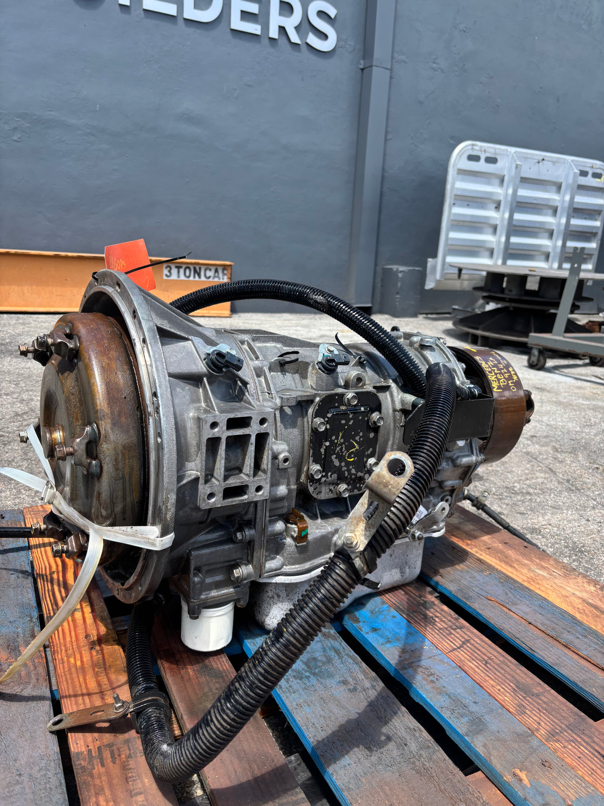 Allison 1000HS Automatic Transmission off Mercedes Benz OM904LA 6310680548