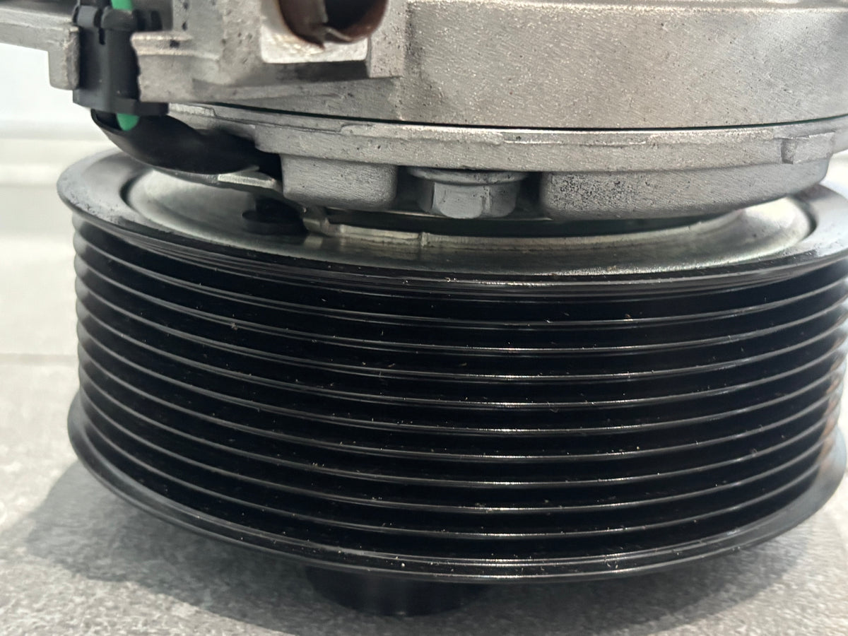 QUE Qp21-1701 A/C Compressor 4130-01-567-7570 3824259C2 3824259C1 24V