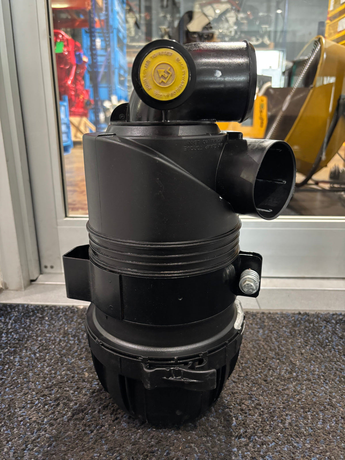 Fleetguard OptiAir 600 Series Air Housing System AH19477