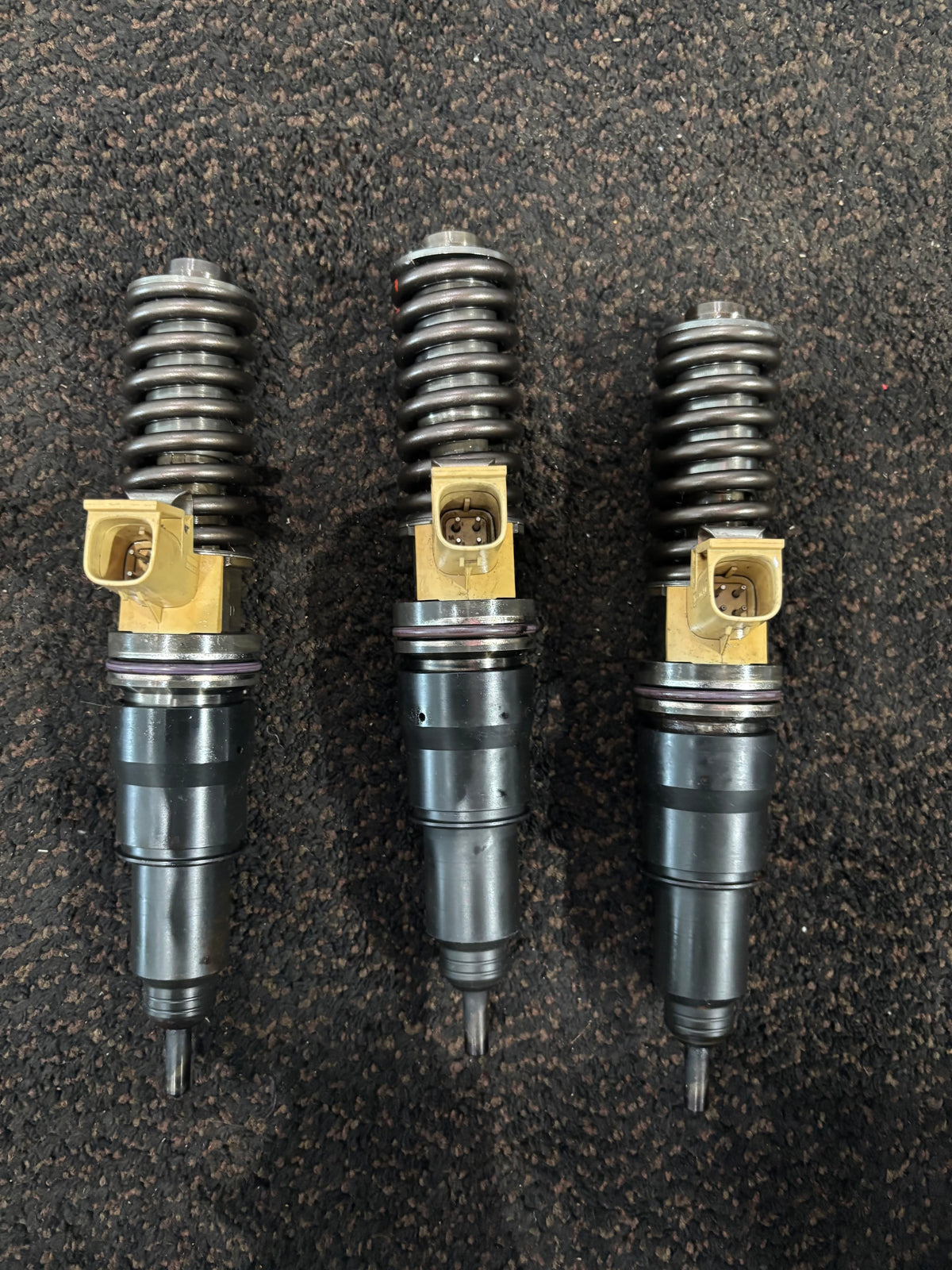 Mack MP7 MP8 Volvo D11 D13 D16 Fuel Injector 85013612 85013611 22027808 21458369