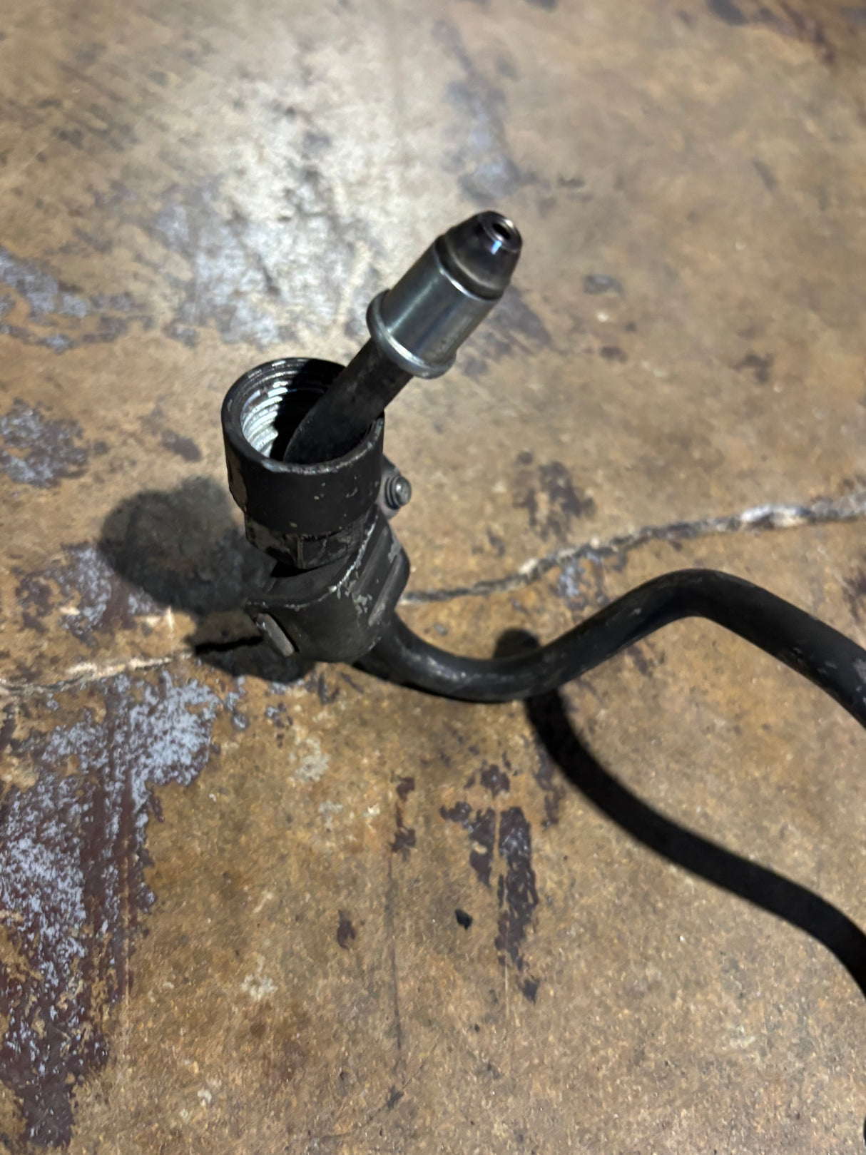 Paccar MX-13 OEM Diesel Engine Fuel Injector Line 1932625