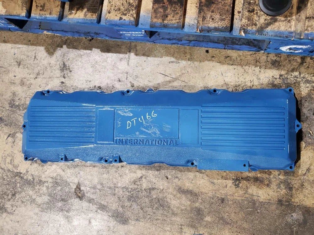 International DT466E Diesel Engine EGR Model Valve Cover, 1842336