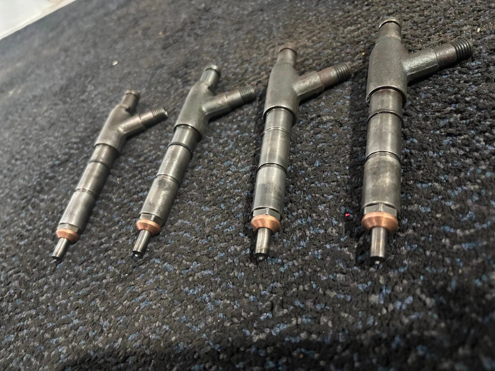 Isuzu 4HE1 Diesel Engine Fuel Injectors 4.8L
